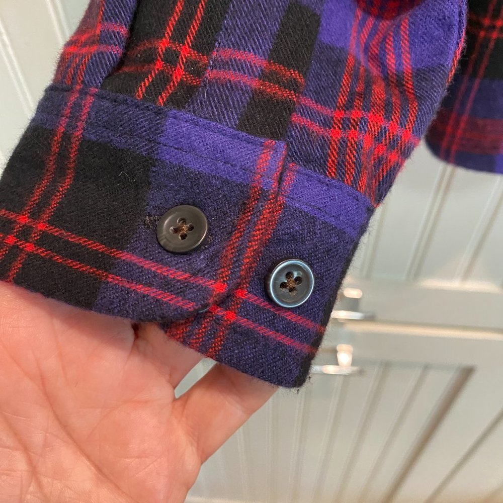 L.L. Bean Navy and Red Plaid Flannel Shirt - Size M - Picture 5 of 6